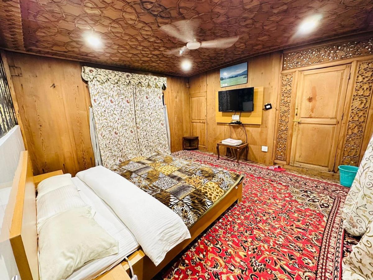 Hotel Hayat Group Of Houseboats Srīnagar Zewnętrze zdjęcie