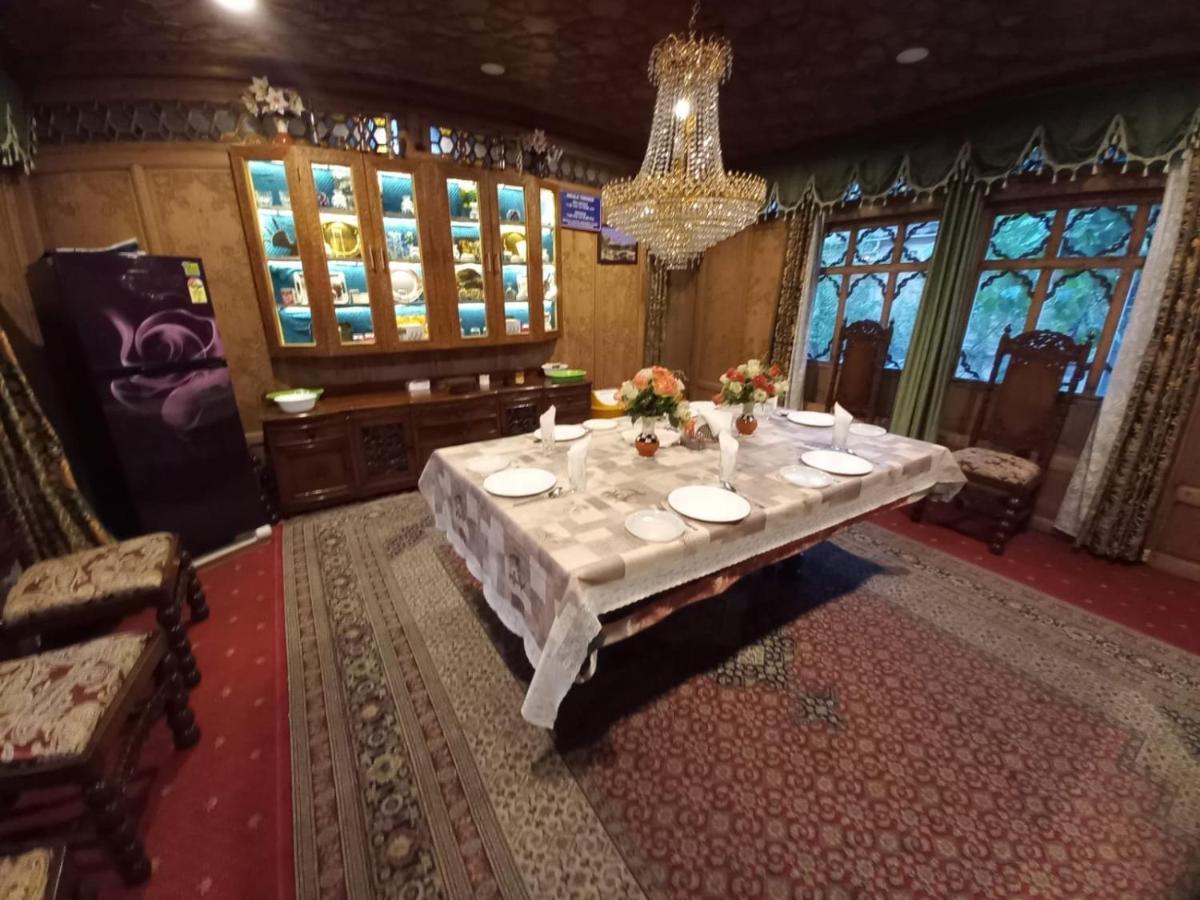 Hotel Hayat Group Of Houseboats Srīnagar Zewnętrze zdjęcie